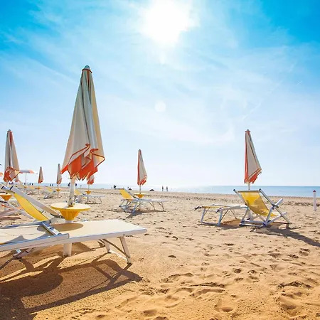 Close To Promenade Apartment *